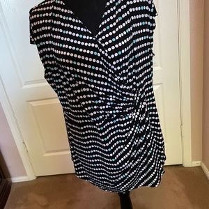 Worthington short sleeve V neck blouse